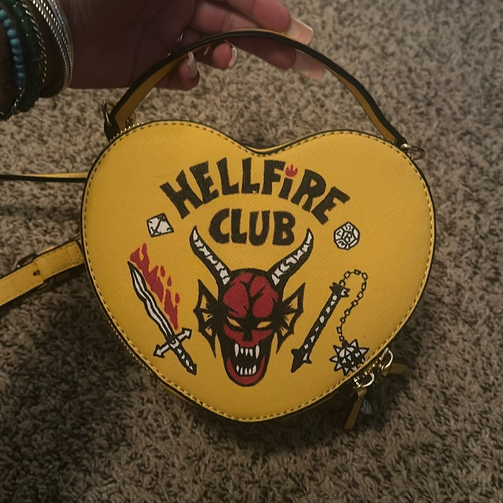 🐉 Stranger Things 🎲 - hand painted bag 🎨